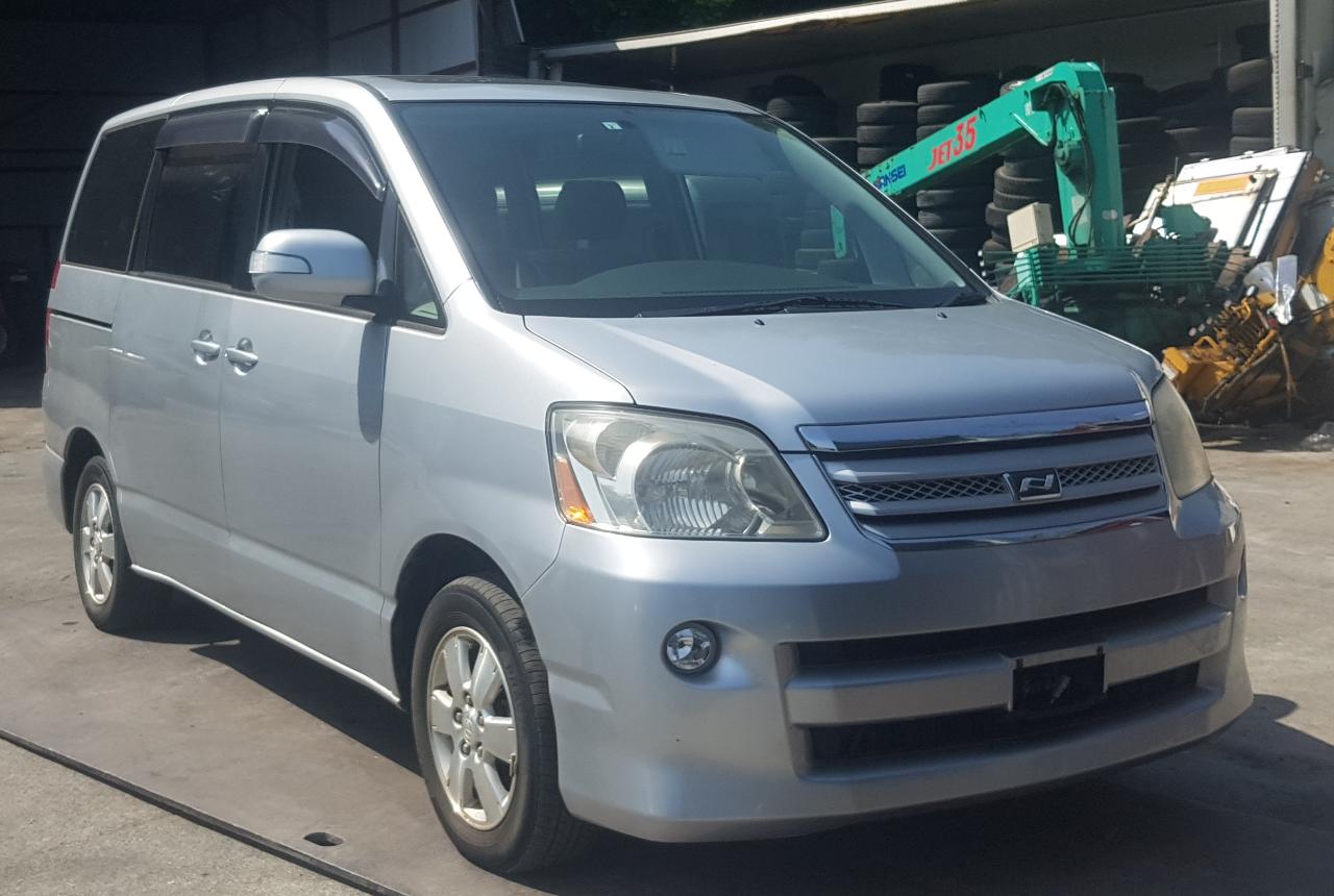 TOYOTA NOAH